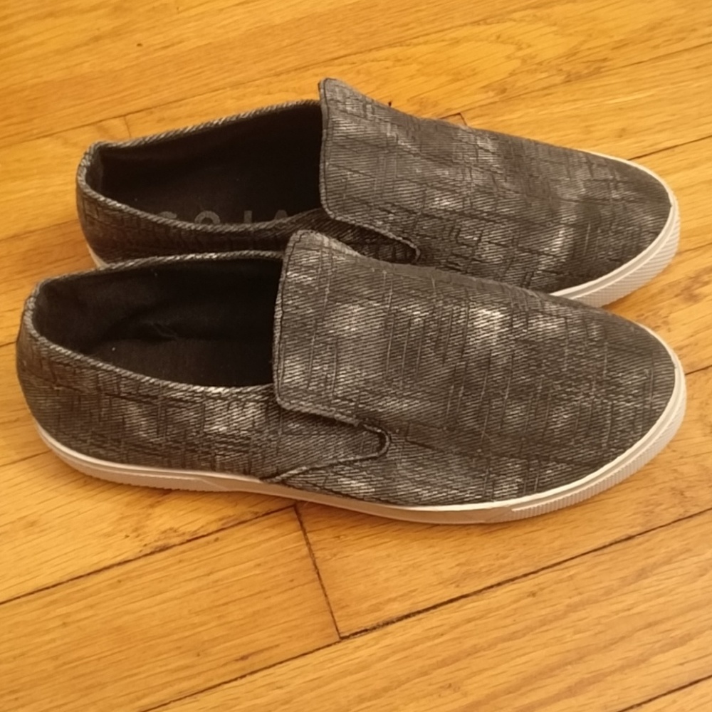 Grey shoes